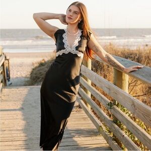 Elegant Black Maxi Dress with Lace Trim